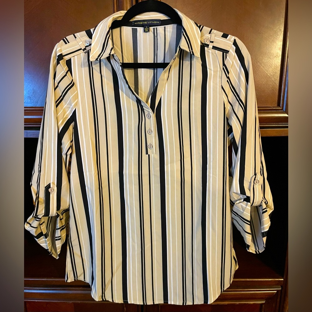 Adrienne Vittadini - Long sleeve striped blouse in neutral colors (Small)